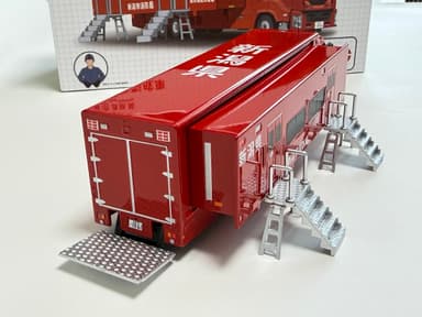 リアゲートも開閉できます(扉は開閉しません)