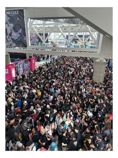 メインホール入り口人混みの様子