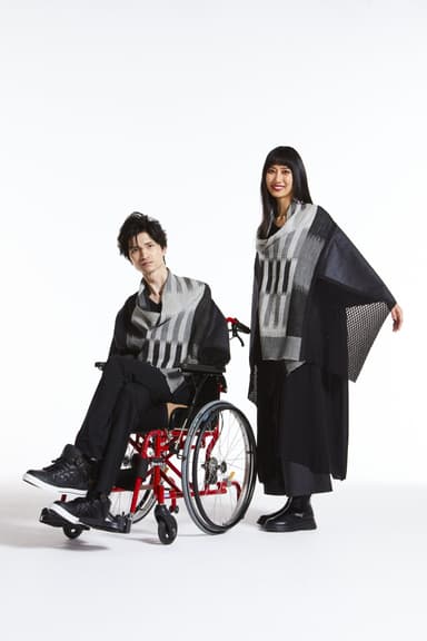 ミハイルギニスアオヤマ着るアートストール［エンジェルストール］