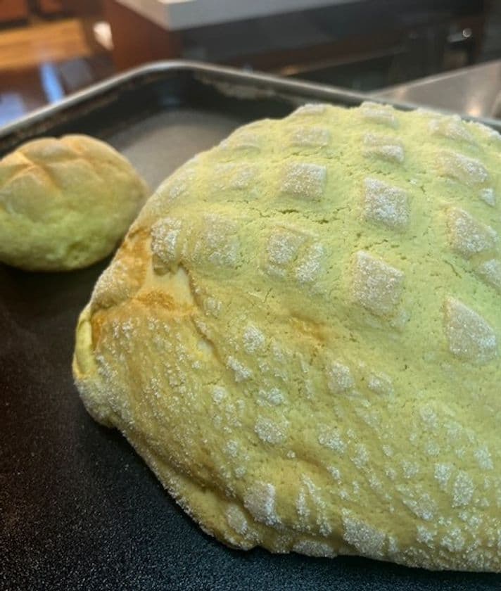 ＜TV話題のパン屋＞通常の10倍！「超巨大メロンパン」が特賞！
ガラポン感謝祭で“永久割引トートバッグ”も登場