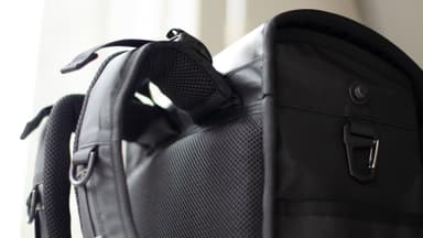 ショルダーハーネス、背中