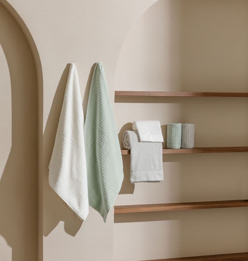 南国ヴィラの心地よさを日常に。
ホテルシリーズ最新作、今治タオル「ヴィラスイート」を発売！