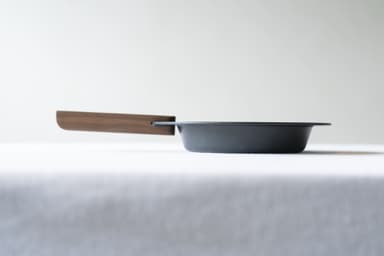 累計8万枚を超えたマルチグリドルの次に、“日常でも使える形”を追求。