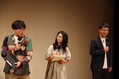 左からオシエルズの矢島さん、田野彩雲さん、オシエルズの野村さん