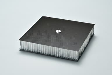 太陽電池パネルに用いるCFRPとアルミハニカムのサンドイッチ構造体