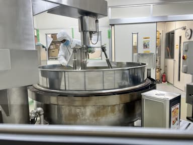 見学通路から見る工場内の様子