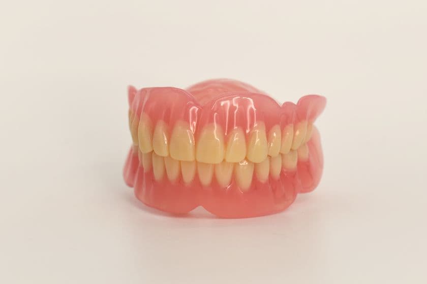 日本初、3Dプリンターで作製する義歯用材料が保険適用を取得
～年間約18万人が総入れ歯を作製。
義歯需要とその供給課題への貢献に期待～