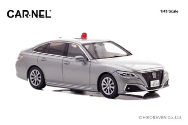 1/43 トヨタ クラウン 2023 北海道警察交通交通機動隊車両 (覆面/グレー)：右前