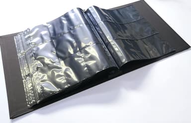 バインダーを開いた様子