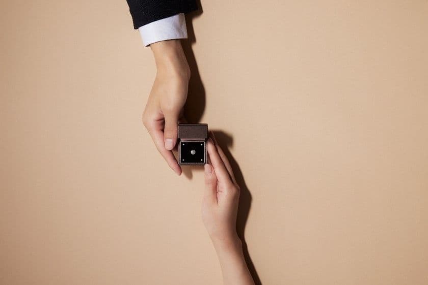 ホリデーシーズンのサプライズプロポーズには最上級の輝きを
クリスマスまでに間に合う「ダイヤモンドプロポーズ」