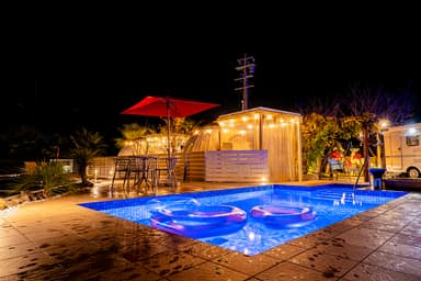 共用プール(夜)