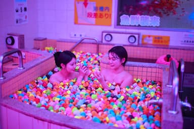 「アヒルさがしの湯」をはじめ数々の"NEW浴体験"を満喫