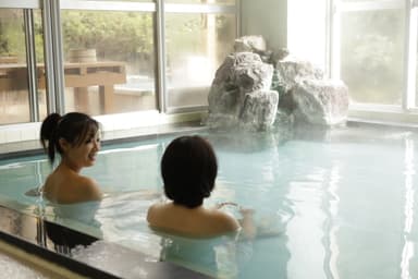 天然温泉の大浴場