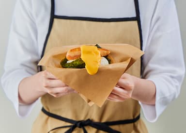 できたてめんたいまるごと1本おむすび 炙りめんたいバターチーズ(イメージ)