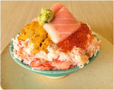 カニトロうにいくら丼
