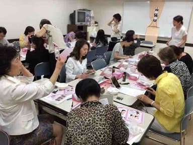 写真は2014年12月よみうりカルチャーセンターで開催したセミナーの様子です。