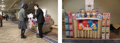 『超立体マスク』『超立体マスク こども』を配布している様子
