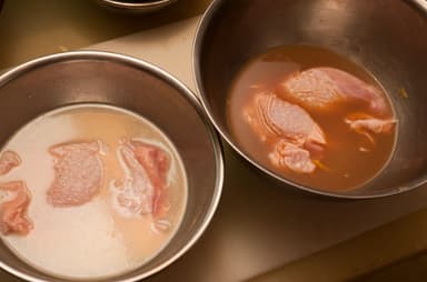 低脂肪豆乳に漬け込み中の鶏肉