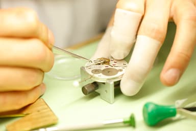 時計修理作業