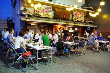 駐車場を利用したビアガーデン
