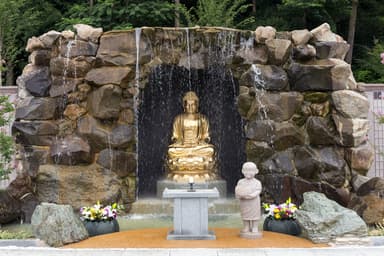 滝の大仏さま墓苑