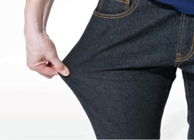 動きやすいストレッチ素材を使用
