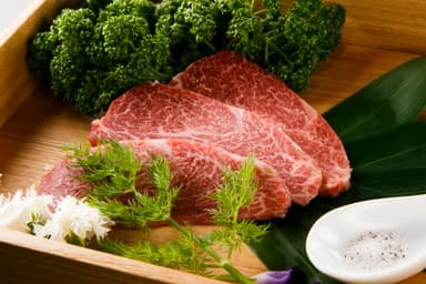 最上級和牛から選りすぐりの部位を選択