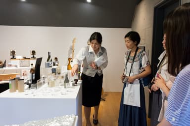 「SUWAガラスの里」見学の様子