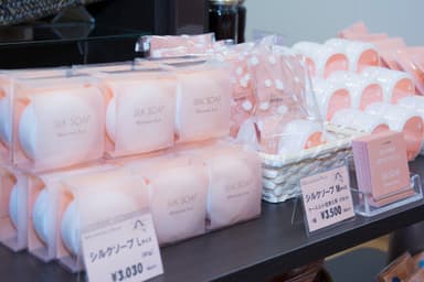 宮坂製糸所「シルクソープ」1