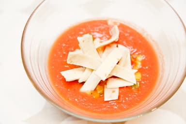 夏野菜のひんやり冷製トルティーヤトマトスープ