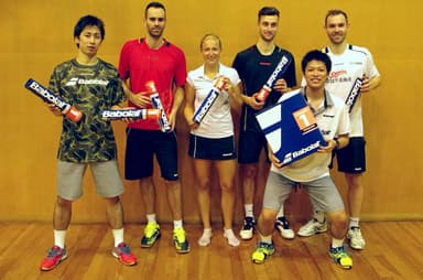 シャトルを持ったバボラ契約選手たち