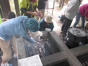 親子で挑戦！飯ごう炊さん 開催時の様子