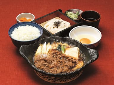 商品例：ボリュームすき焼き定食　1,290円＋税