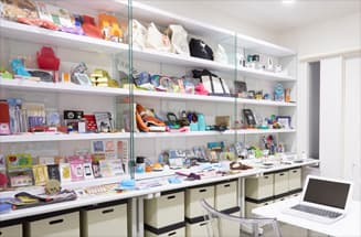 文房具から生活雑貨までカテゴリー別に展示