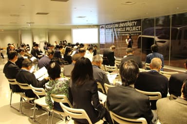 報告会の様子