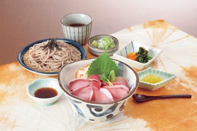 寒ぶり丼と麺