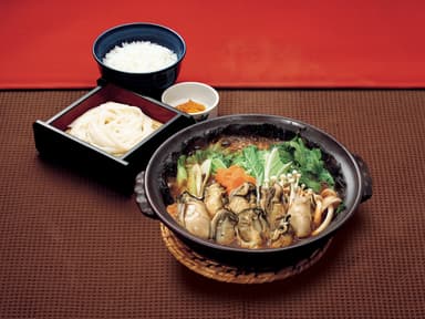 たっぷり土鍋うどん