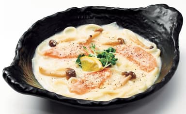 サーモンクリームうどん