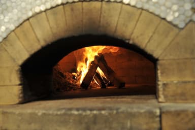 イタリアの職人も認める本格石窯