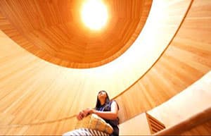 天井部分の穴から空気が排出される＜冷風体験イメージ＞