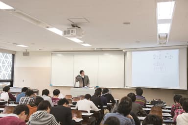 「鉄道講座」講義の一コマ
