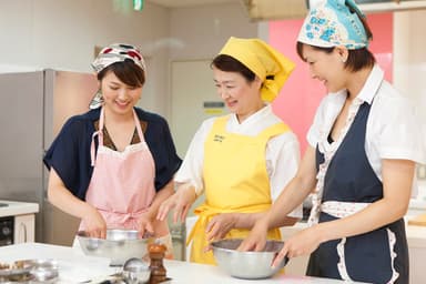 「ベターホームのお料理教室」実習風景イメージ1