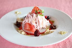 兵庫県産いちごのモンブラン　やまみつクレープ仕立て