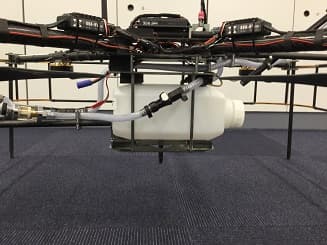 2Lのタンクで水や補修材料を蓄える