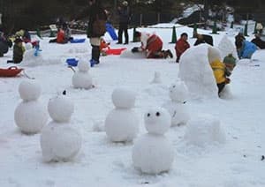 雪だるまづくりコーナー　開催時の様子