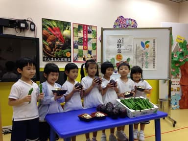 香港内の幼稚園における京野菜ＰＲ