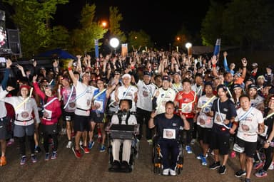 スタートに向けて盛り上がる参加者(Naoyuki Shibata for Wings for Life World Run)