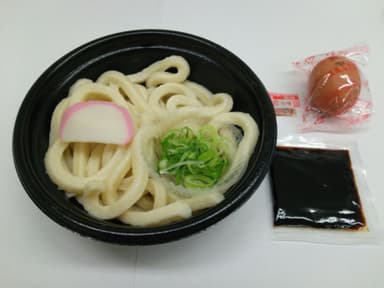 半熟たまごをからめる伊勢うどん