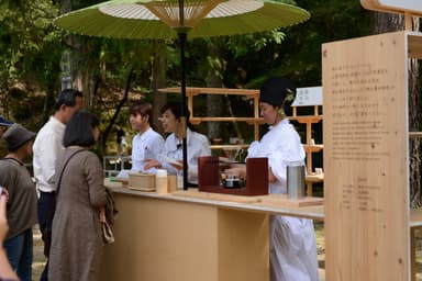 昨年の「神山湧水珈琲」 無料提供の様子