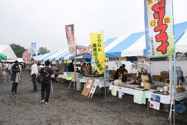 出店ブース(2015年の様子)